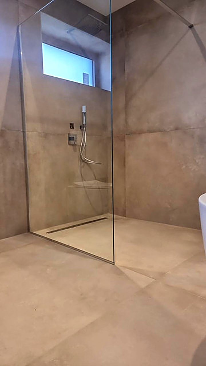 Douche à l'italienne carrelage large format Alsace