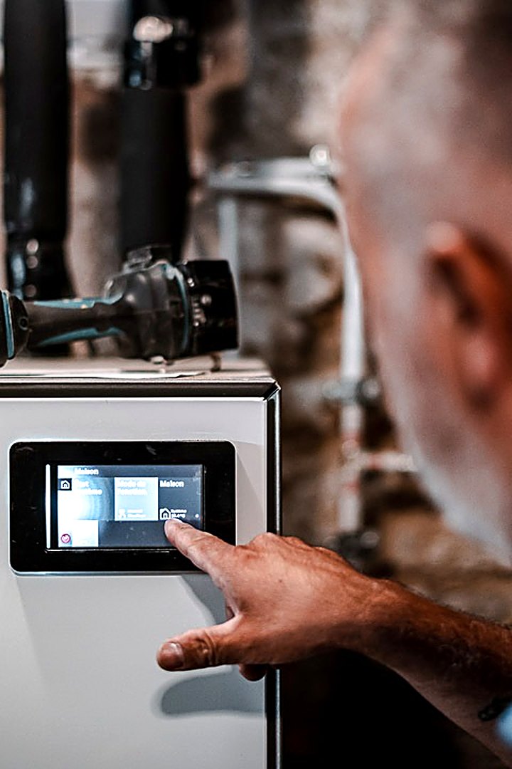Détail technique du pilotage d'une pompe à chaleur installée par AIS Chauffage